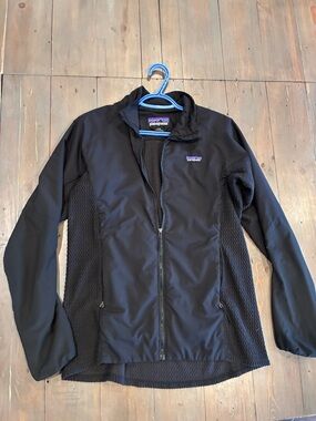 Patagonia Black Fleece hybrid jacket 
Women’s Large
